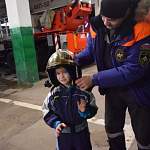 Новгородские пожарные осуществили мечту маленького героя