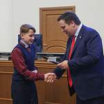 Губернатор Новгородской области наградил подростка за героический поступок