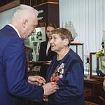 Александр Гуцан вручил новгородским ветеранам юбилейные медали к 75-летию Победы