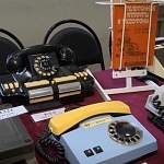 Новгородский коллекционер хранит почти 500 телефонных аппаратов в однокомнатной квартире