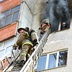 В Великом Новгороде соседи спасли ребёнка из горящей квартиры