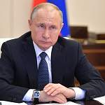 Владимир Путин сообщил о доплатах медикам в связи с пандемией