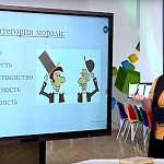 Уроков.net: Елена Писарева рассказала школьникам о морали