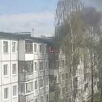 Видео: на бульваре Лени Голикова огонь уничтожил квартиру, были слышны хлопки