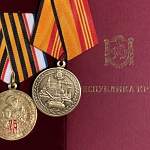 Выпускник школы из Окуловского района получил награду за участие в параде 75-летия Победы в Севастополе
