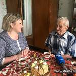 Елена Писарева встретилась с пестовским ветераном Великой Отечественной войны — узником трёх концлагерей