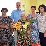 Жительнице Холмского района Екатерине Ивановой исполнилось 100 лет 