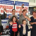 В Новгородской области стало на три счастливых человека больше — победители викторины о Боровичах получили автомобили