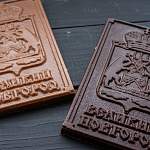В Демянском районе начали изготавливать шоколадные гербы Великого Новгорода