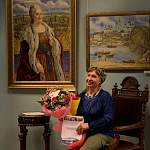 Известная художница посвятила юбилею Боровичей выставку картин 