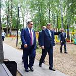 Андрей Никитин оценил ход благоустройства центрального парка в Демянском районе