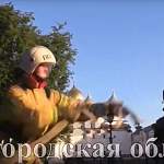 Новгородцы передали пожарный рукав в Псков