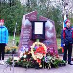 В Белебёлке открыли памятник Александру Шарапову. В 1987 году парень совершил подвиг на аэродроме в ГДР