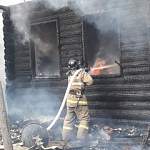На пожаре в Боровичском районе местные жители спасли 82-летнего мужчину