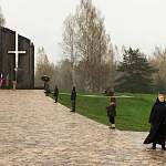 В Жестяной Горке открылся мемориал жертвам преступлений нацистов на Новгородчине