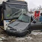 Под Великим Новгородом в ДТП с автобусом погиб водитель легкового автомобиля