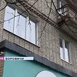 Боровичанин Сергей Панов спас ребёнка, который мог выпасть из окна