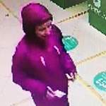 В Великом Новгороде полиция разыскивает женщину, которая украла с банковской карты 50 тысяч рублей