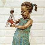 Стало известно, где будет находиться загадочная скульптура «Девочка с золотой рыбкой» в начале января 