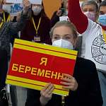  Журналист из Рязани с плакатом «Я беременна» рассказала Путину о чиновнике-герое
