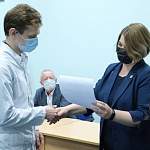 Резеда Ломовцева наградила студентов-медиков благодарственными письмами за работу в инфекционных госпиталях
