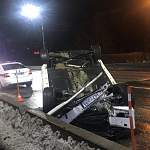 В Великом Новгороде на мосту Александра Невского водитель «под кайфом» перевернул автомобиль