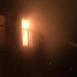 В деревне Холынья сегодня рано утром сгорели три дома, погиб человек