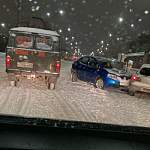 Утро в Новгородской области началось со снежно-транспортного коллапса