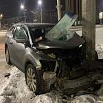 В Великом Новгороде на кольце площади Строителей произошла серьезная авария