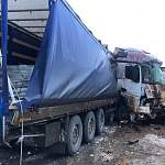 На трассе «Нева» в Окуловском районе столкнулись грузовики 
