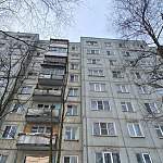 В Великом Новгороде погибла женщина, которая упала с девятого этажа