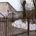 Родители малышей из новгородского садика №24 жалуются на состояние его фасада