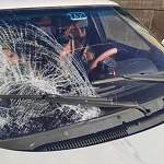В Крестецком районе в Ямской Слободе под колёса авто попала женщина-нарушитель