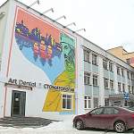 Собственник здания решил дополнить изображение Ярослава Мудрого окном и надписью «Стоматология»