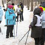 Мороз не помешал новгородским пенсионерам провести соревнования по скандинавской ходьбе