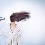 Врач рассказала, выпадение какого количества волос в день является нормой
