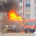 В Великом Новгороде в «Ивушках» огонь охватил «Газель»