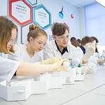 При поддержке «Акрона» открылся центр научно-естественного образования в новгородской школе