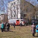 Жильцов дома в Великом Новгороде эвакуировали из-за мусора