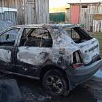 В пригороде Великого Новгорода ссора между бывшими супругами закончилась сгоревшим автомобилем
