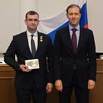 Илья Маленко награжден медалью Михаила Калашникова