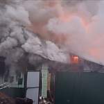 В Валдае пожарные спасли из горящего дома долгожительницу
