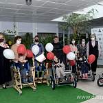 Елена Писарева передала реабилитационное оборудование новгородским семьям с детьми-инвалидами
