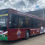 На улицы Великого Новгорода в канун 9 мая вновь вышел «Автобус Победы»