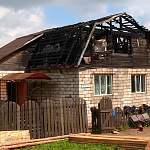 Новгородцы могут помочь многодетной семье, дом которой уничтожила молния