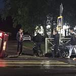 В Великом Новгороде автомобиль перевернулся на бок на пешеходном переходе