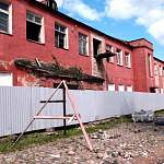 В Великом Новгороде дореволюционное здание на Софийской набережной заставят привести в порядок через суд