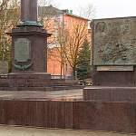 В Великом Новгороде началось восстановление барельефов стелы «Город воинской славы»