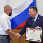 Андрей Никитин в канун Дня России наградил жителей региона