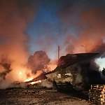 Сегодня ночью пожар уничтожил в Батецком районе складское помещение «Медового дома»